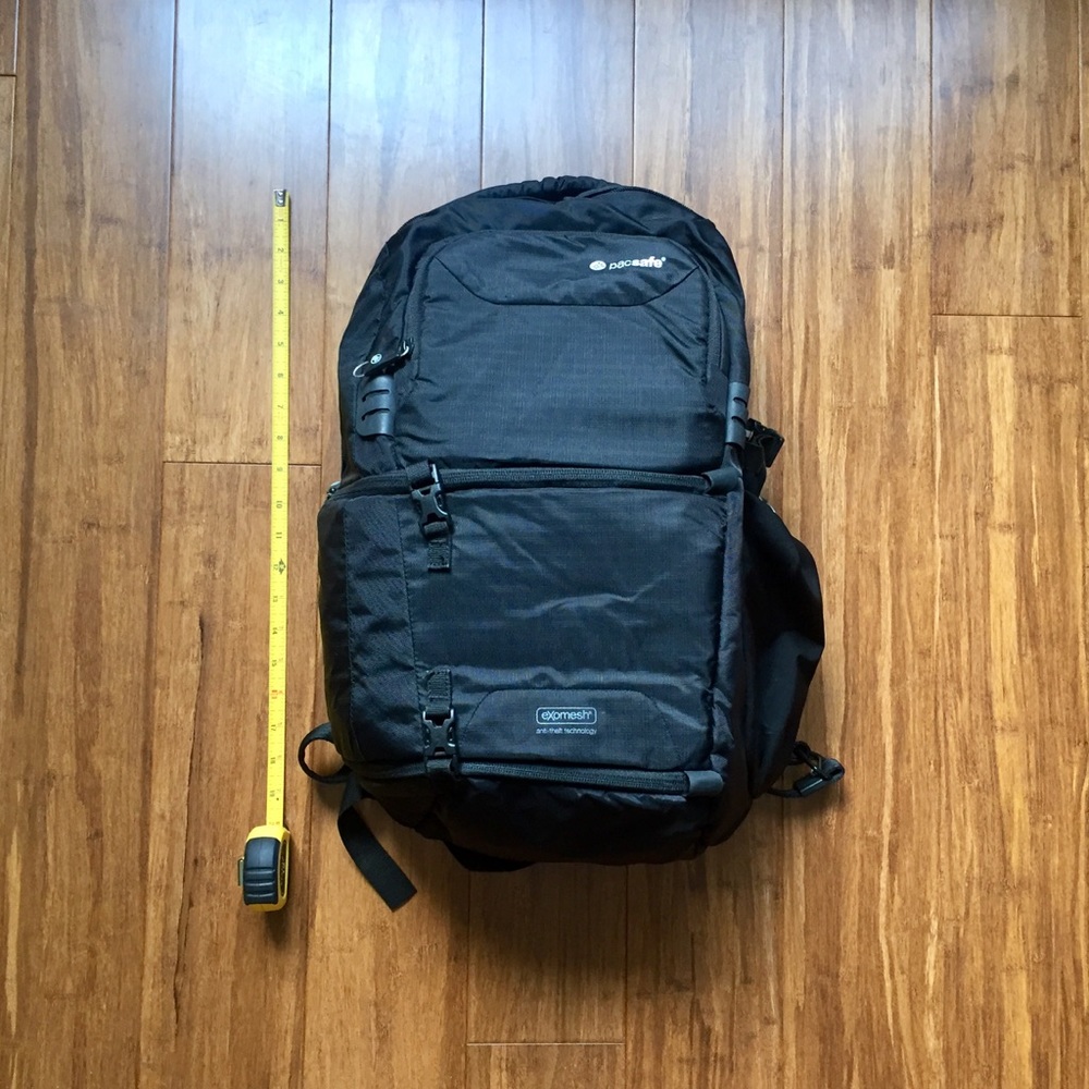 Pacsafe Camsafe Venture V25 Backpack